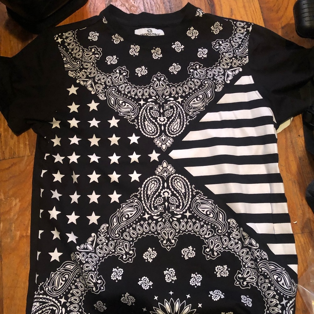 Akademik’s tee T-shirt size medium new paisley usa flag